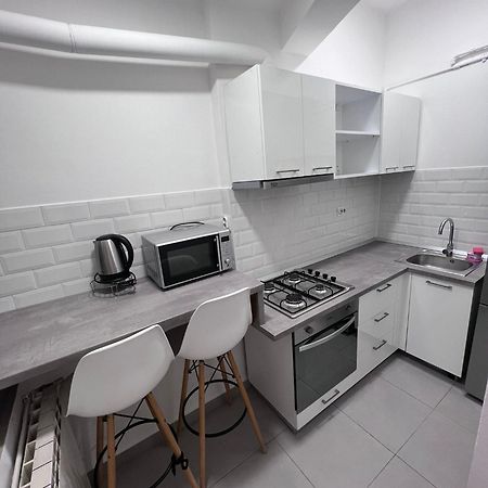 Mona'S Studio Apartment Bucureşti Ngoại thất bức ảnh