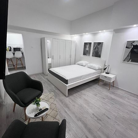 Mona'S Studio Apartment Bucureşti Ngoại thất bức ảnh