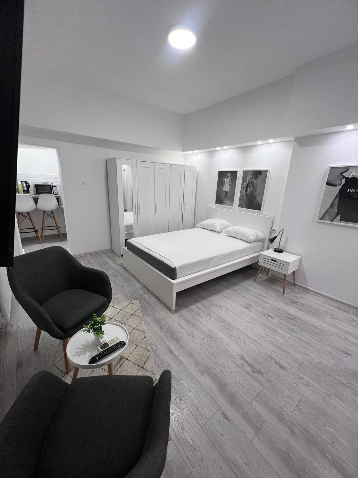 Mona'S Studio Apartment Bucureşti Ngoại thất bức ảnh